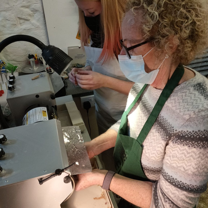 One to One Stone Cutting Workshop: Cabochons and Rough Form Stones (Farnham Workshop) Weekends or Weekdays - Flexible Booking (4 hour session)