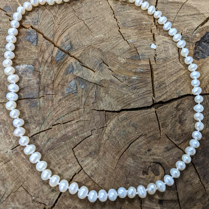 Jewellery Making Masterclass: Pearl/Semi Precious Bead Knotting Sunday 9th November 10-1pm with Amy Hubbard